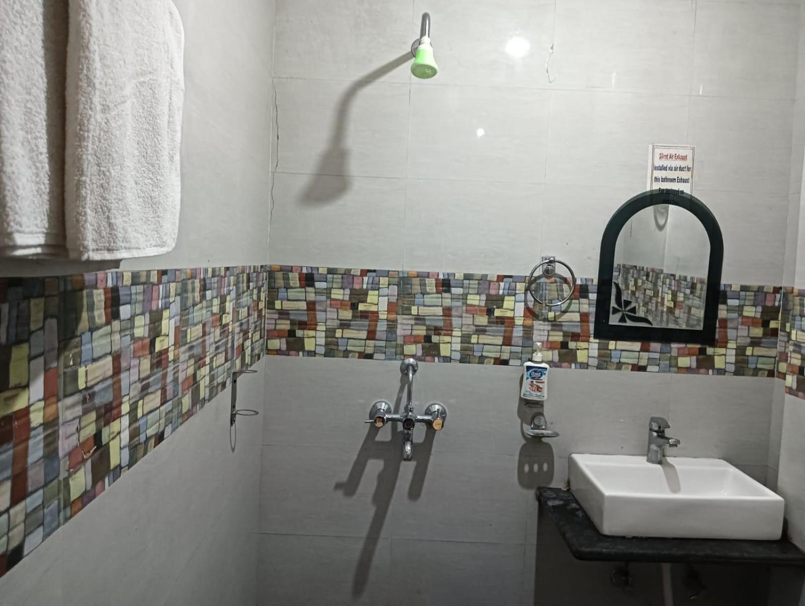 Shree Krishna Hotel Inn Varanasi Esterno foto